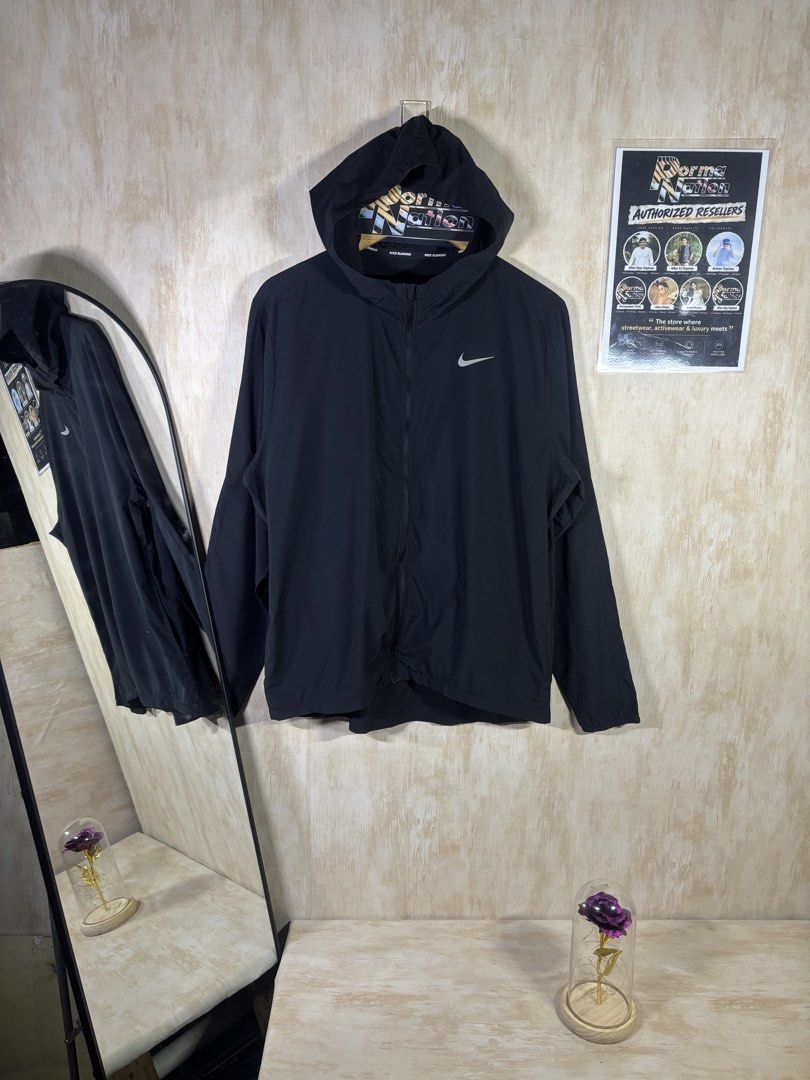 NIKE WINDRUNNER RUNNING JACKET (Category: Coats, Jackets and Outerwear) located in Cabuyao City. Submitted by pormanation-thrift-store (Listing ID 1468605133, Image 1). Description: NIKE WINDRUNNER RUNNING JACKET Condition: LIKE NEW Color rate: 10/10 (PWEDE SA MASELAN) Size: XL Dimes: 23”Wx27-28”L Issue: NONE‼️ Price: 1500.