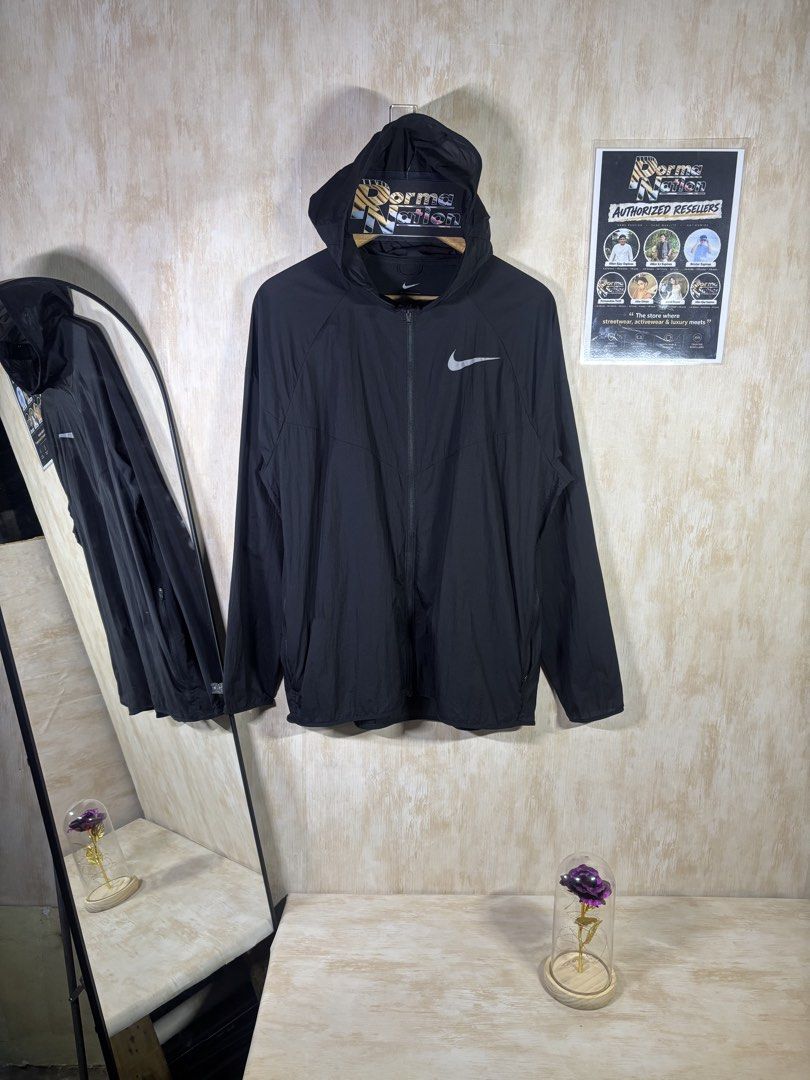 NIKE WINDRUNNER WINDPROOF JACKET (Category: Coats, Jackets and Outerwear) located in Cabuyao City. Submitted by pormanation-thrift-store (Listing ID 1468604755, Image 1). Description: NIKE WINDRUNNER WINDPROOF JACKET Condition: LIKE NEW Color rate: 10/10 (PWEDE SA MASELAN) Size: XL Dimes: 23”Wx26-28”L Issue: NONE‼️ Price: 1500.