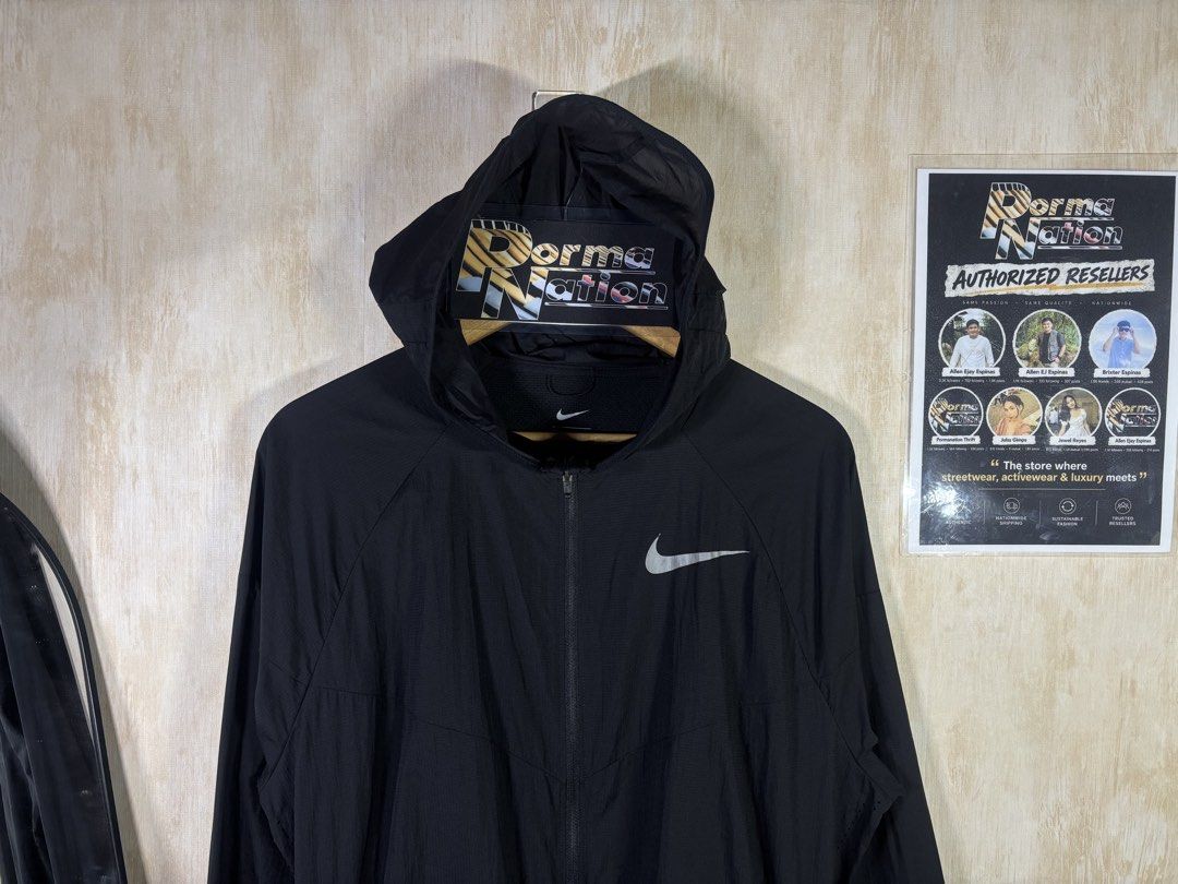 NIKE WINDRUNNER WINDPROOF JACKET (Category: Coats, Jackets and Outerwear) located in Cabuyao City. Submitted by pormanation-thrift-store (Listing ID 1468604755, Image 3). Description: NIKE WINDRUNNER WINDPROOF JACKET Condition: LIKE NEW Color rate: 10/10 (PWEDE SA MASELAN) Size: XL Dimes: 23”Wx26-28”L Issue: NONE‼️ Price: 1500.