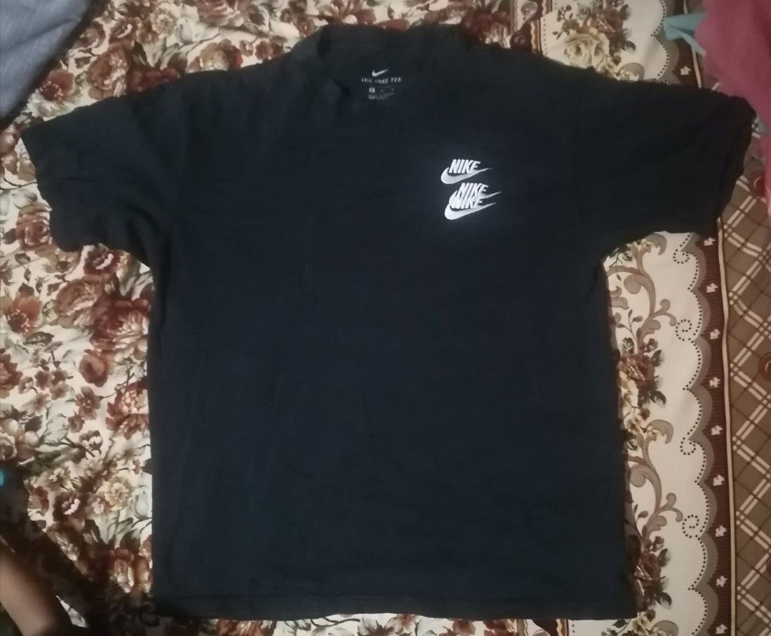 Nike world tour (Category: Tshirts & Polo Shirts ) located in San Carlos City. Submitted by apyogone (Listing ID 1468540245, Image 1). Description: Nike world tour As new condition No issue Color rate 9.9 Size Medium 26x20.