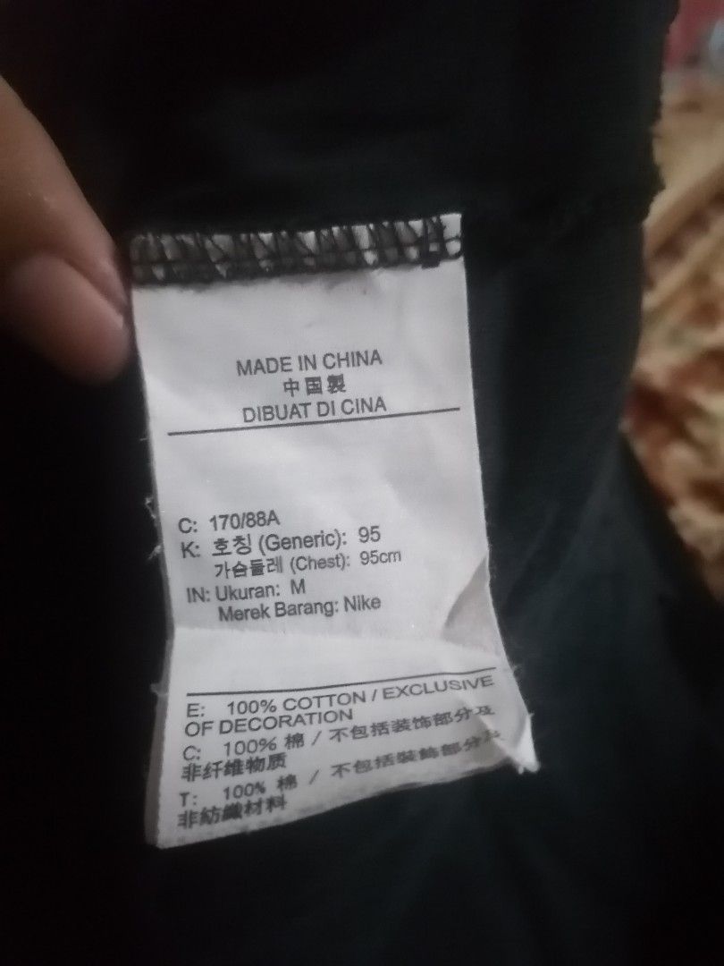 Nike world tour (Category: Tshirts & Polo Shirts ) located in San Carlos City. Submitted by apyogone (Listing ID 1468540245, Image 3). Description: Nike world tour As new condition No issue Color rate 9.9 Size Medium 26x20.