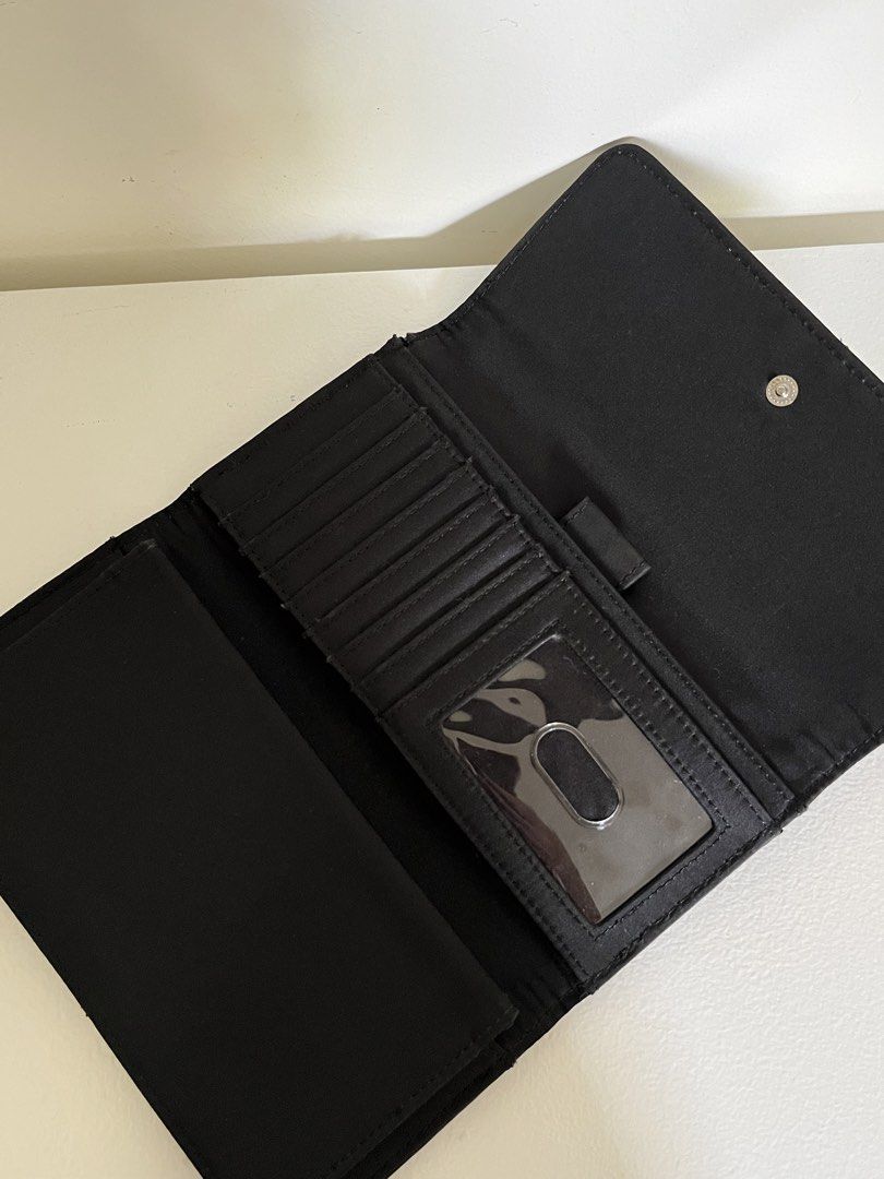 Nine West Long Wallet (Category: Wallets & Card holders) located in Manila. Submitted by irish_closet (Listing ID 1468548324, Image 3). Description: - Good as new, no issues - Barely used.