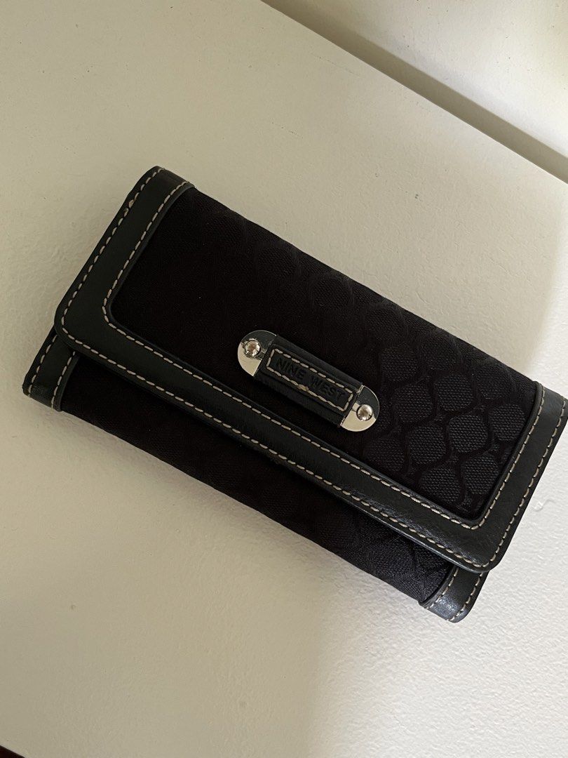 Nine West Long Wallet (Category: Wallets & Card holders) located in Manila. Submitted by irish_closet (Listing ID 1468548324, Image 1). Description: - Good as new, no issues - Barely used.