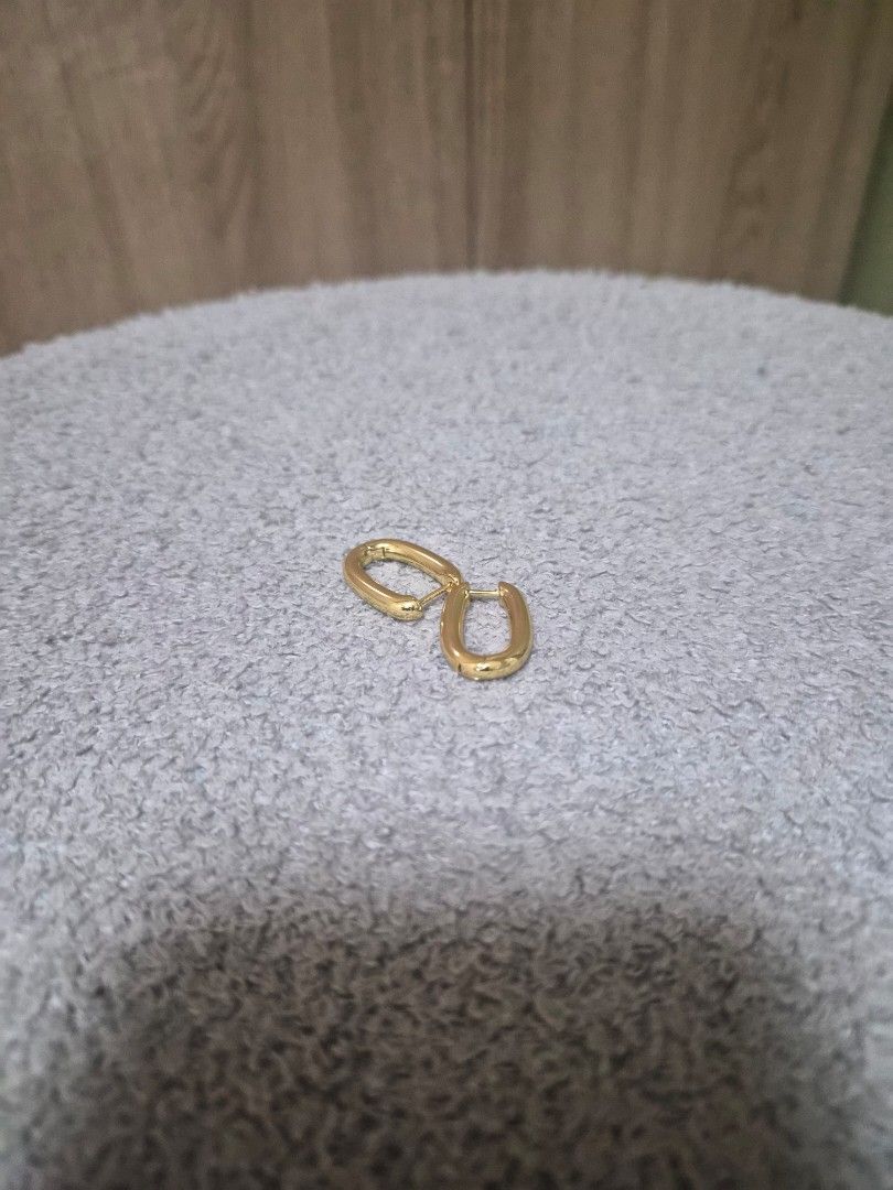 Non-tarnish Earrings (Category: Earrings) located in Manila. Submitted by abbie0309296694 (Listing ID 1468599881, Image 2). Description: .