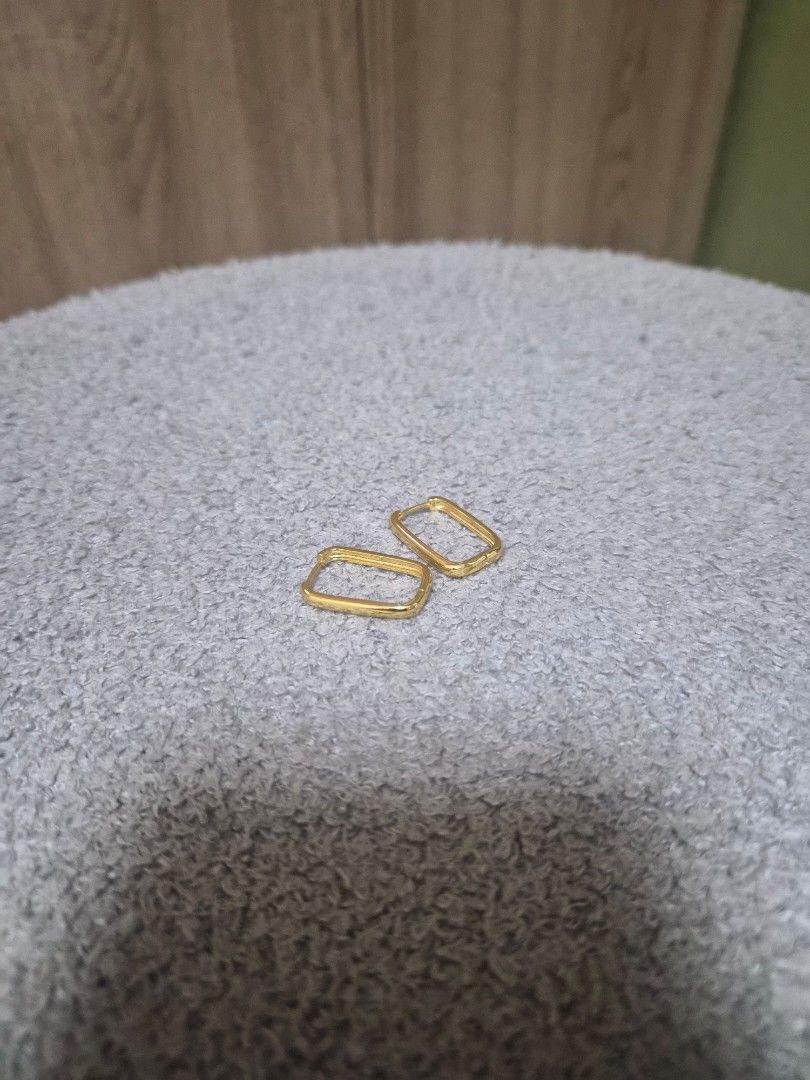 Non-tarnish Earrings (Category: Earrings) located in Manila. Submitted by abbie0309296694 (Listing ID 1468600723, Image 3). Description: .
