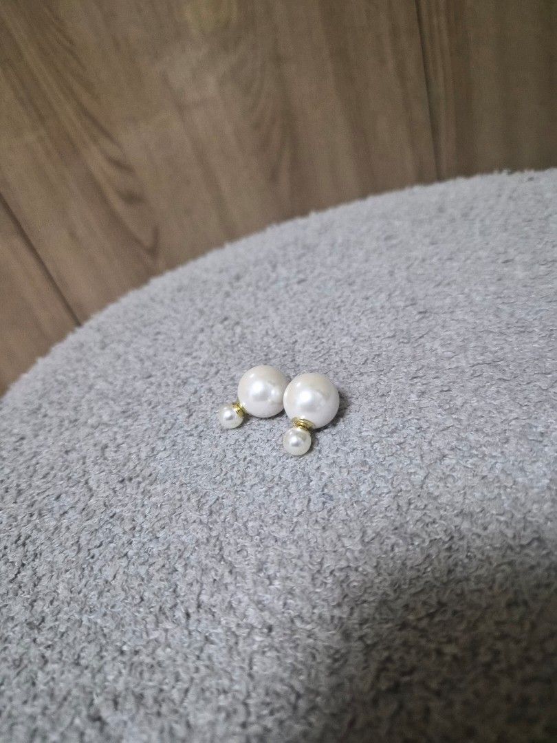 Non-tarnish Earrings (Category: Earrings) located in Manila. Submitted by abbie0309296694 (Listing ID 1468602233, Image 2). Description: .