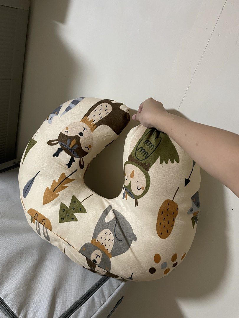 Nursing pillow (Category: Bed Guards) located in Marilao. Submitted by ririley15 (Listing ID 1468581075, Image 1). Description: .