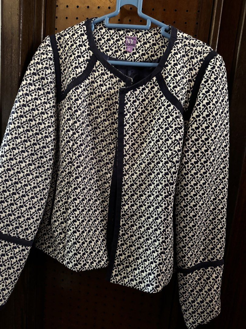 NY Square Black and White Pattern Jacket (Category: Coats, Jackets and Outerwear) located in Quezon City. Submitted by by.previouslyowned (Listing ID 1468529603, Image 1). Description: Price is negotiable! .