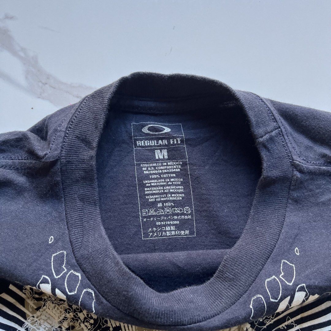 Oakley (Category: Tshirts & Polo Shirts ) located in Lucena. Submitted by RAGGGGSSSS (Listing ID 1468632532, Image 3). Description: Y2k Oakley Medium on Tag 29x20 In Verygood Condition 9/10 Color Rate No major issue Need minor wash 750.