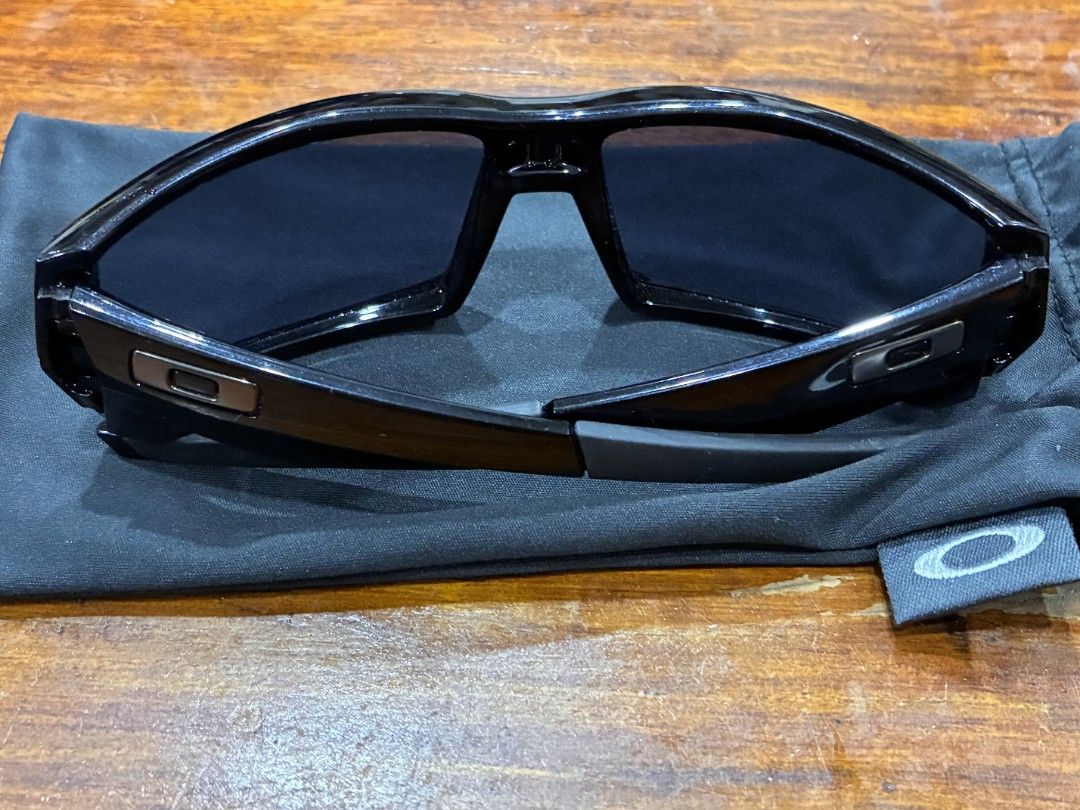 Oakley Canteen V1 year 2006 (Category: Sunglasses & Eyewear) located in Cebu City. Submitted by beagles30 (Listing ID 1468510751, Image 3). Description: Oakley Canteen 1.0 -year 2006 -polished black -gray lens -y2k -perfect for girl baddies 😈 5k very negotiable #oakley #y2k #y2ksunglasses #sunglass.