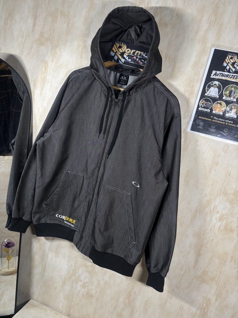 OAKLEY ENHANCE DURABILITY JACKET (Category: Coats, Jackets and Outerwear) located in Cabuyao City. Submitted by pormanation-thrift-store (Listing ID 1468611530, Image 3). Description: OAKLEY ENHANCE DURABILITY JACKET Condition: LIKE NEW Color rate: 10/10 (PWEDE SA MASELAN) BEST FIT LARGE Dimes: 24”Wx28”L Issue: NONE‼️ Price: 2800.