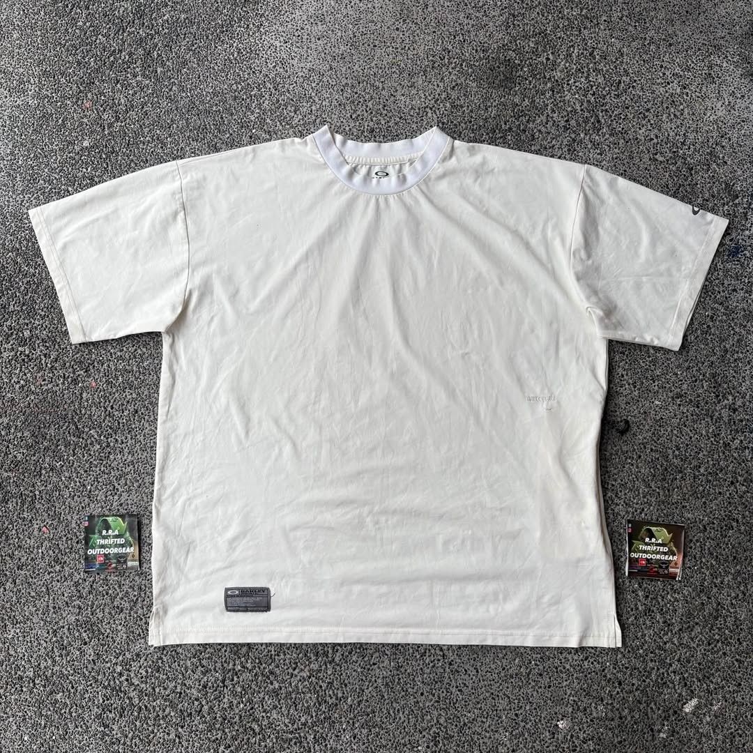 Oakley FGL Tactical Tee Men’s (Category: Tshirts & Polo Shirts ) located in Caloocan City. Submitted by rjlthrifts (Listing ID 1468610995, Image 1). Description: Oakley FGL Tactical Tee Men’s Like new condition Color Rate 10/10 No Issue. Xl on Tag 27.5 Length 24 Width No Issue. Price. 1,380 Loc. South Caloocan Courier. J&T And Flash Express.
