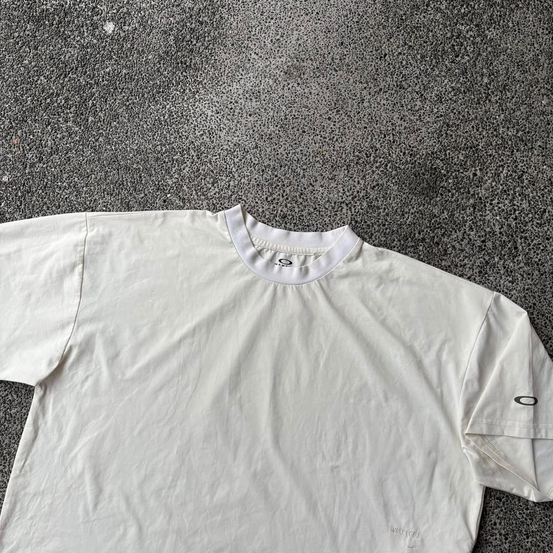 Oakley FGL Tactical Tee Men’s (Category: Tshirts & Polo Shirts ) located in Caloocan City. Submitted by rjlthrifts (Listing ID 1468610995, Image 2). Description: Oakley FGL Tactical Tee Men’s Like new condition Color Rate 10/10 No Issue. Xl on Tag 27.5 Length 24 Width No Issue. Price. 1,380 Loc. South Caloocan Courier. J&T And Flash Express.