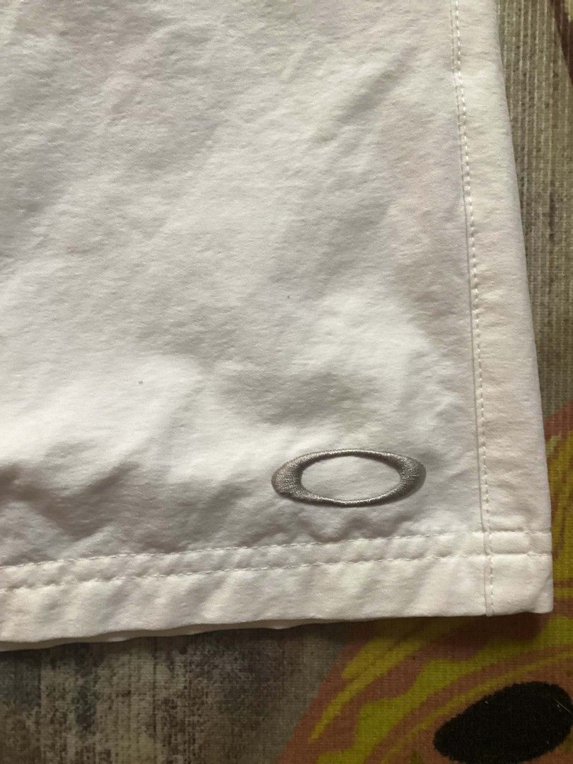 Oakley Shorts (Category: Shorts) located in Balanga. Submitted by archivefine_ds (Listing ID 1468580920, Image 2). Description: Oakley White Shorts 10/10 good condi, no issue w 36 L 22 750+sf.