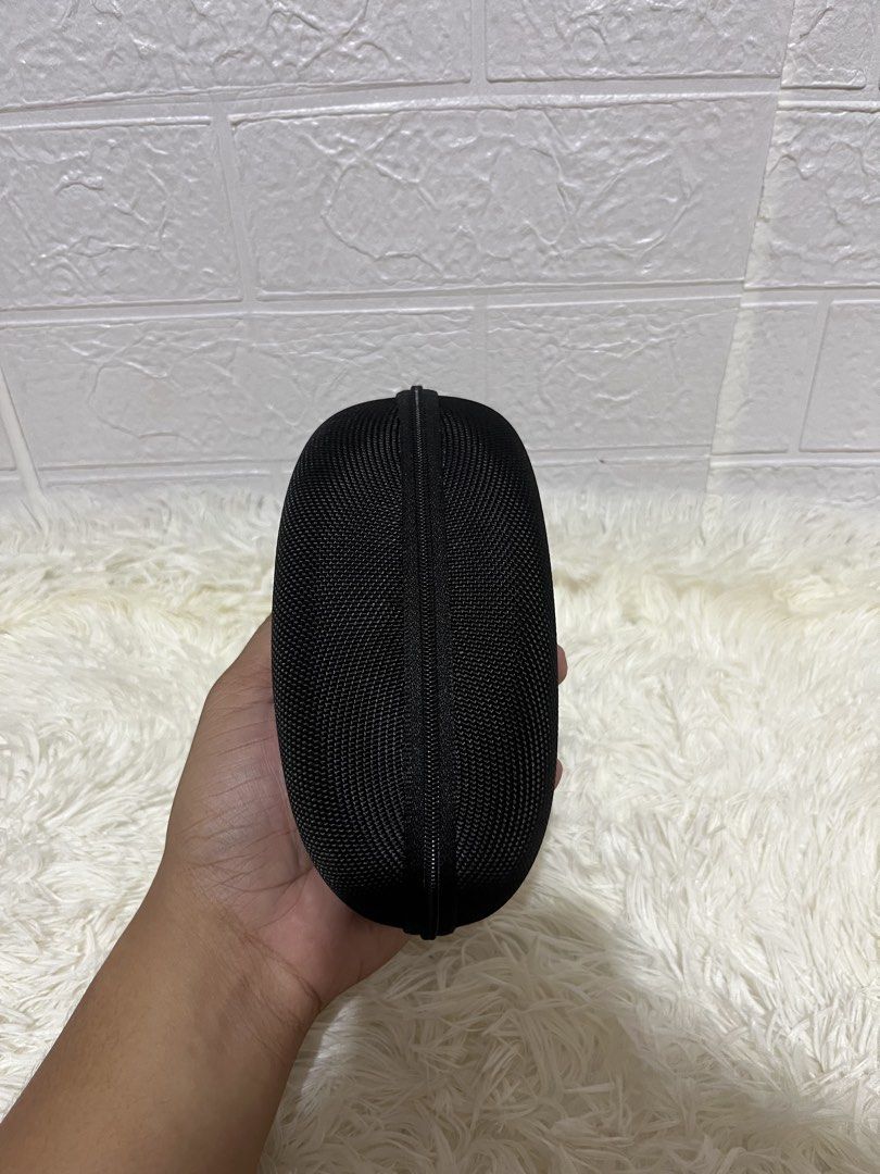 Oakley Soft Vault Sunglass Case (Category: Sunglasses & Eyewear) located in Cebu City. Submitted by luan516 (Listing ID 1468621459, Image 3). Description: Oakley Soft Vault Sunglass Case 8 Inches Excellent condition Details posted 650 Only❗️.