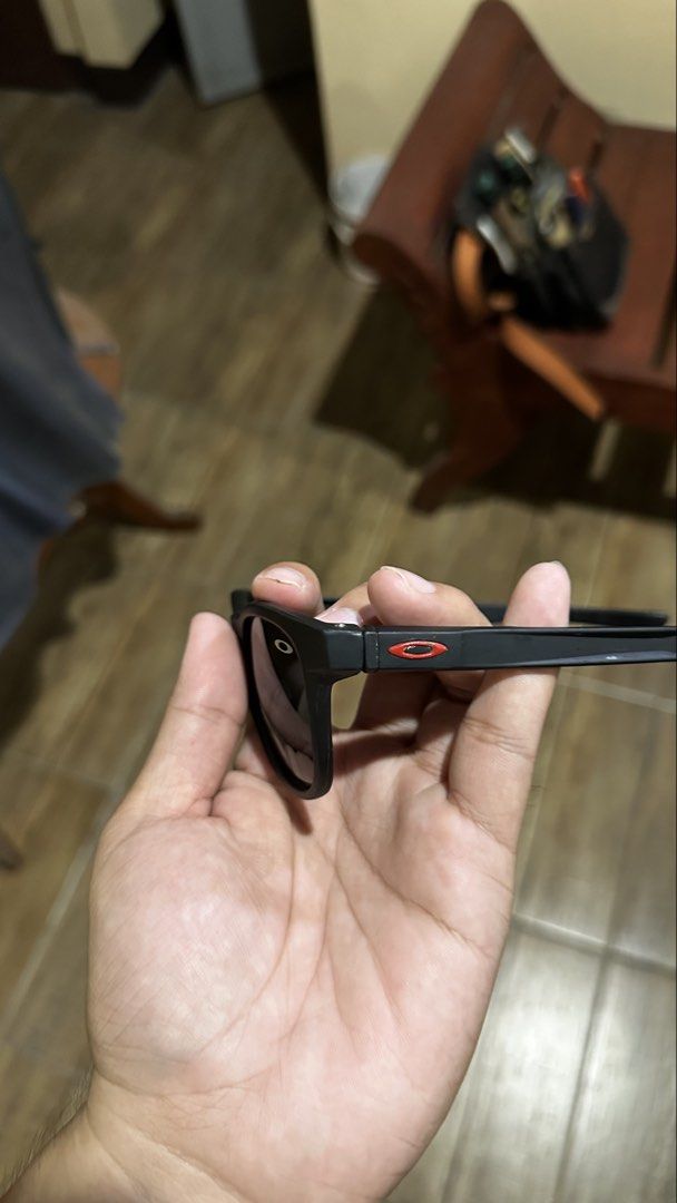 OAKLEY SUNGLASSES (Category: Sunglasses & Eyewear) located in Manila. Submitted by urban.vintage (Listing ID 1468637338, Image 2). Description: ISSUE: SLIGHT SCRATCHES ( NEED WASH ) MOP :GCASH ( NO COD ) SHIP VIA : LALAMOVE & J&T LOCATION : PASIG CITY .