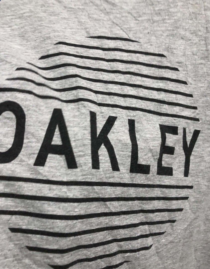 Oakley Tee (Category: Tshirts & Polo Shirts ) located in Cabuyao City. Submitted by THRIFTHITS (Listing ID 1468553301, Image 3). Description: Oakley Tee Fresh from bale (Authentic) Complete Tags 21-22x29 Mine 450‼️ Direct Message me and Add for fast Transaction ty .