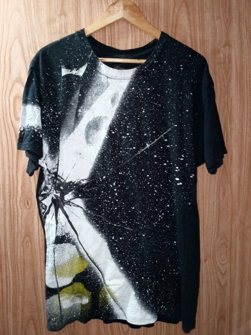 Oakley tshirt (Category: Tshirts & Polo Shirts ) located in Siquijor. Submitted by jallthi4_12345 (Listing ID 1468642685, Image 1). Description: 21 width 28.5 length no issue JNT EXPRESS courier MOP-GCASH.