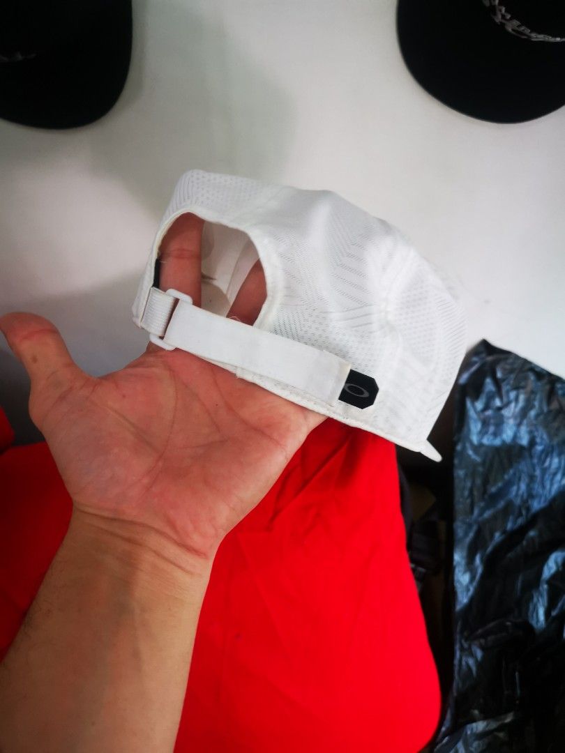 Oakley white cap with black graphic print (Category: Caps & Hats) located in Pasay City. Submitted by wizemindz138970 (Listing ID 1468590993, Image 2). Description: - Authentic white Oakley cap with a cool black graphic print - Adjustable back strap featuring an Oakley logo tag - Comfortable black inner sweatband - Performance fit style with Luxottica group tag details - Made in China - Great for casual wear and outdoor activities needs washing o