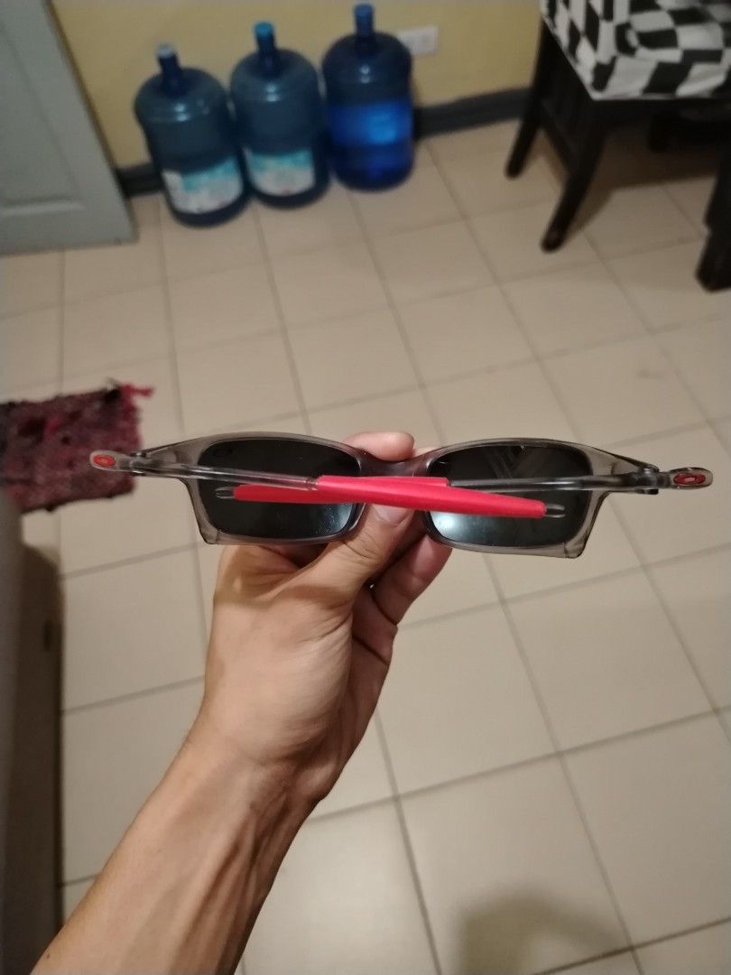 Oakley X-squared (Plastic Frame) (Category: Sunglasses & Eyewear) located in Bacoor. Submitted by joshuaie (Listing ID 1468538521, Image 2). Description: With cloth case No issue.