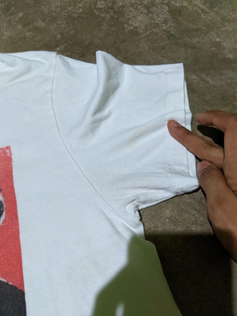 Oasis Band Shirt (Category: Tshirts & Polo Shirts ) located in Aliaga. Submitted by anselthrifts (Listing ID 1468509614, Image 3). Description: fits M 19/26 stains issue 300+sf.