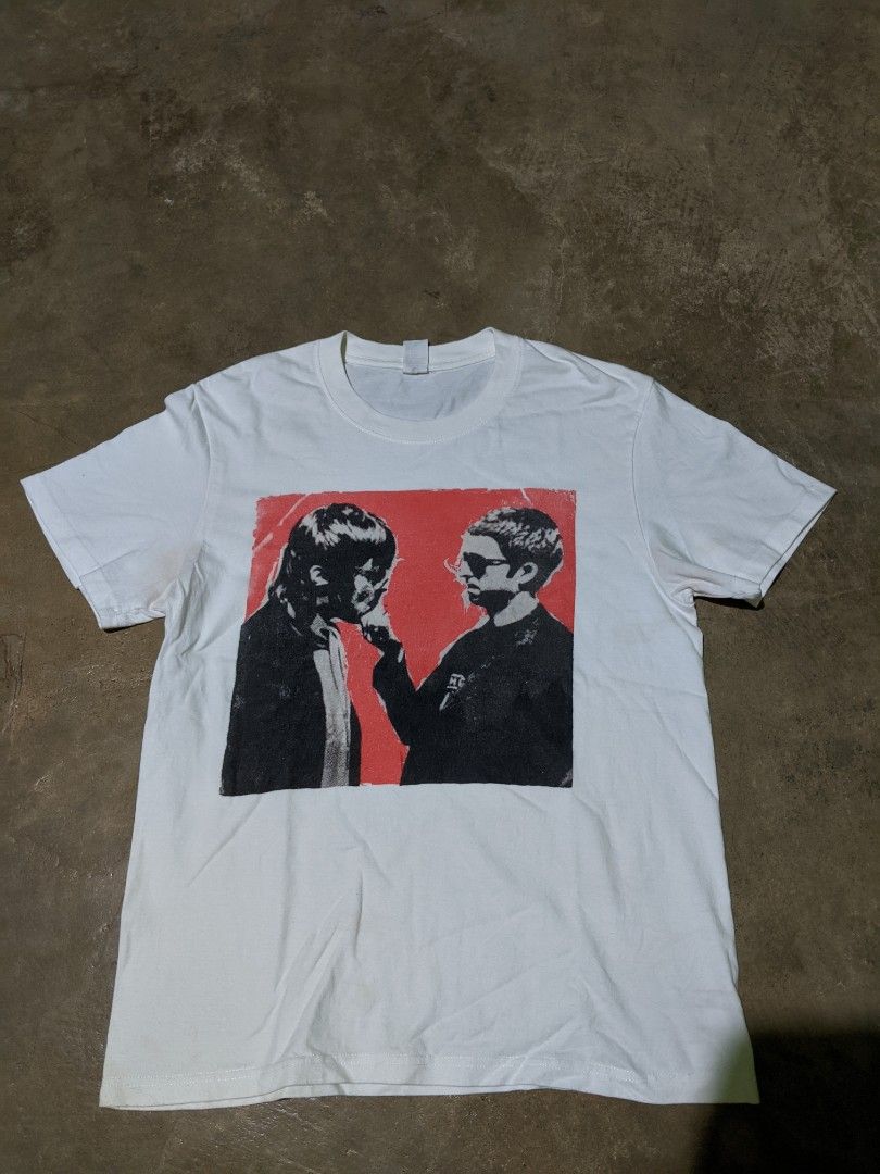 Oasis Band Shirt (Category: Tshirts & Polo Shirts ) located in Aliaga. Submitted by anselthrifts (Listing ID 1468509614, Image 1). Description: fits M 19/26 stains issue 300+sf.