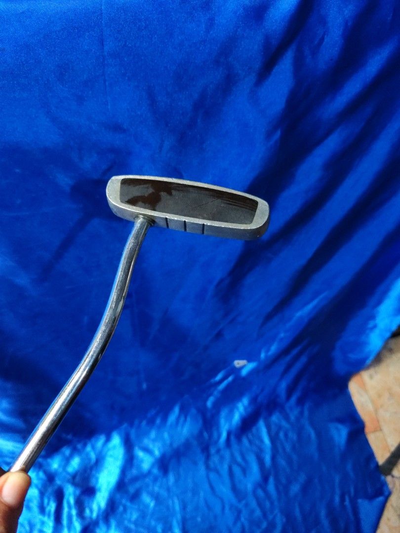Odyssey deep face Rossie II (Category: Golf) located in Manila. Submitted by meiyeon2 (Listing ID 1468712399, Image 2). Description: right handed club 32 inches grip paint is faded but still usable..