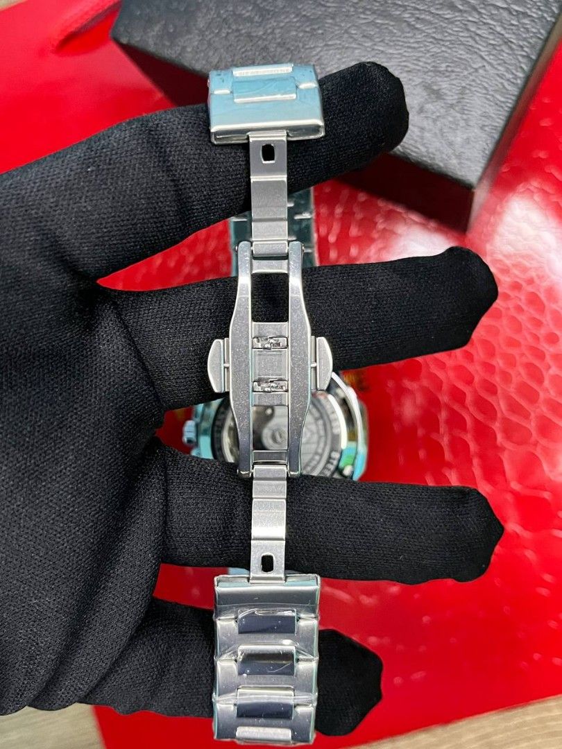 OEM WATCH (Category: Luxury Watches) located in Manila. Submitted by seannathan46011 (Listing ID 1468641614, Image 2). Description: taguig loc📍 open for lalamove or lbc inclusion✅ hardbox paperbag dm📩.
