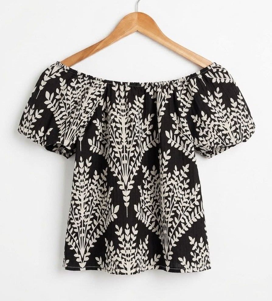 Off shoulder printed tops (Category: Blouses) located in Quezon City. Submitted by panapton.ph (Listing ID 1468638191, Image 2). Description: -FLASH SALE ONLY 350 -Brandnew Cotton Tops -Brand Lee -​Actual item post -Style: Off-the-shoulder blouse / top -​Neckline: Stretchy elastic off-shoulder neckline for a secure, comfortable fit -​Sleeves: Short puff sleeves with elastic cuffs -​Color / Pattern: Black base with a contrast cream/white botanical
