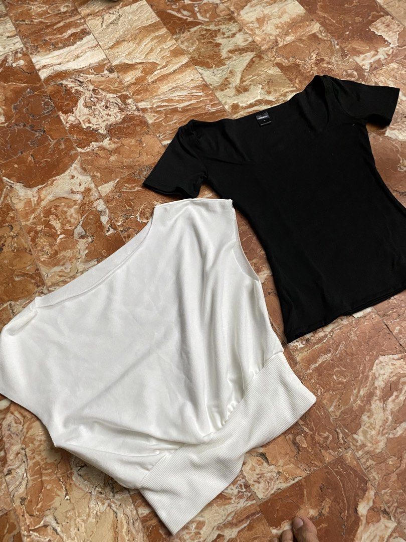 Off shoulder White top (Category: Others Tops) located in Pasig City. Submitted by minnie.12 (Listing ID 1468643315, Image 1). Description: TAKE ALL 📍Pasig City 🚛 lalamove/jnt itsm+sf MOP: Gcash.