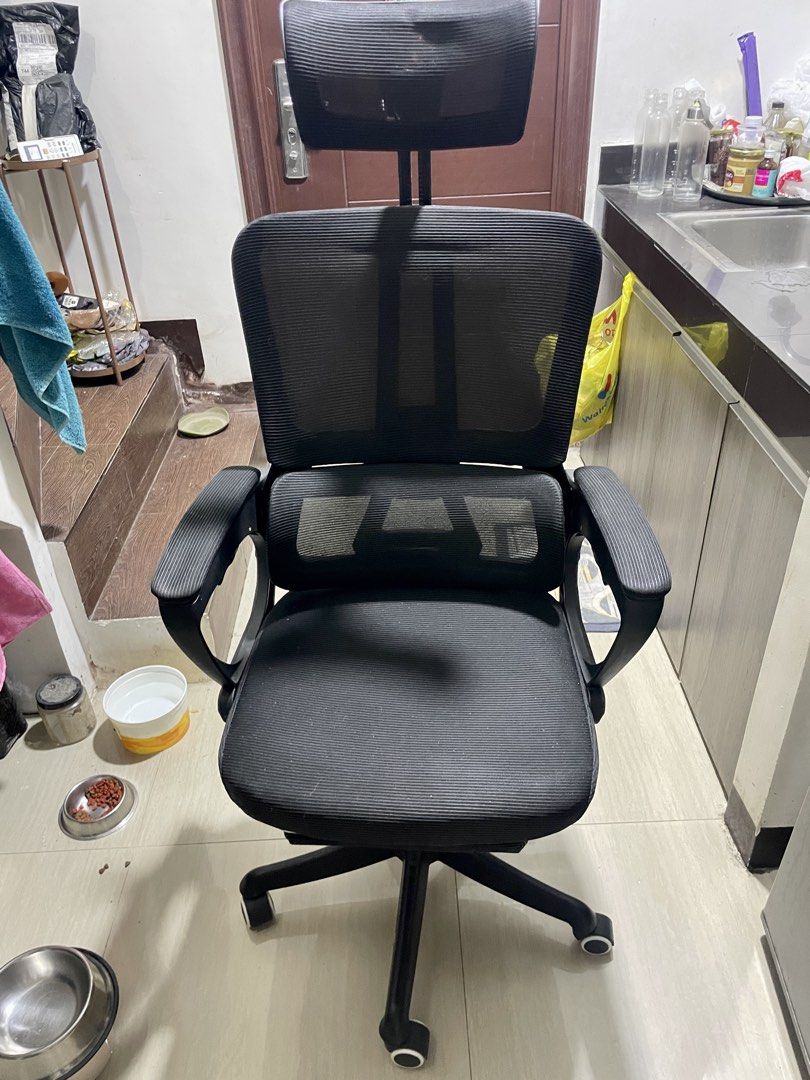 Office Chair (Category: Chairs) located in Rizal. Submitted by casheworks (Listing ID 1468702097, Image 1). Description: - Black Mesh - Ergonomic Design - With arm rest and foot rest - Adjustable seat height and headrest Good working condition, may kalawang and dumi lang. Linisan niyo nalang RFS: upgrading 📍Location: Angono, Rizal.