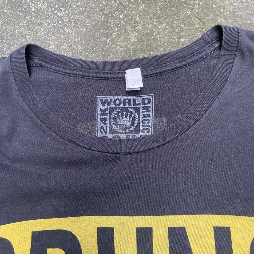 Official Bruno Mars 24k Magic World Tour Tee (Category: Tshirts & Polo Shirts ) located in Angeles City. Submitted by eriellynnthrifts (Listing ID 1468629674, Image 3). Description: 23x30 L on tag Nail hole sa baba. See photo for details 290 Angeles City Pampanga.