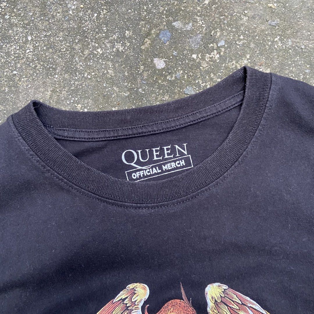 Official Queen Classic Crest Graphic Tee (Category: Tshirts & Polo Shirts ) located in Angeles City. Submitted by eriellynnthrifts (Listing ID 1468628878, Image 3). Description: 19x27 S on tag Good Condition. See photo for details 300 Angeles City Pampanga.