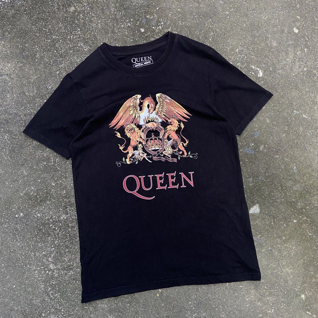 Official Queen Classic Crest Graphic Tee (Category: Tshirts & Polo Shirts ) located in Angeles City. Submitted by eriellynnthrifts (Listing ID 1468628878, Image 1). Description: 19x27 S on tag Good Condition. See photo for details 300 Angeles City Pampanga.