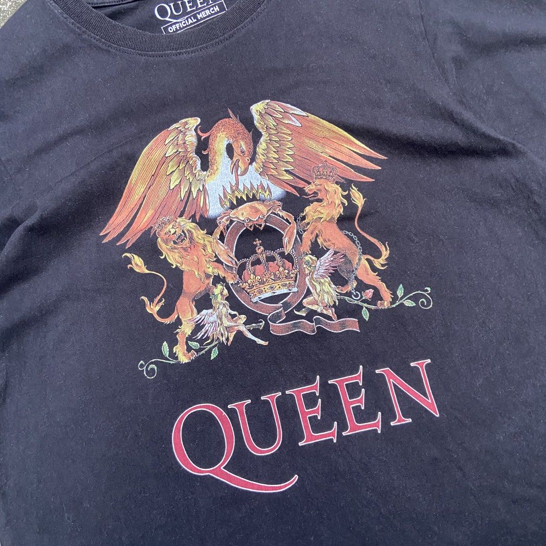 Official Queen Classic Crest Graphic Tee (Category: Tshirts & Polo Shirts ) located in Angeles City. Submitted by eriellynnthrifts (Listing ID 1468628878, Image 2). Description: 19x27 S on tag Good Condition. See photo for details 300 Angeles City Pampanga.