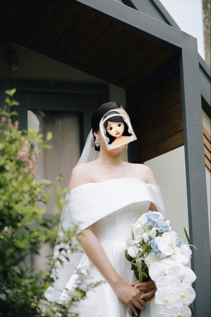 Off-Shoulder Bridal Gown (Category: Evening dresses & gowns) located in Cainta. Submitted by boraborav (Listing ID 1468554298, Image 3). Description: Pre-Loved Wedding Gown for Sale | Off-Shoulder Bridal Gown RFS: No storage space Off shoulder with detachable ribbon at the back Measurements: * Bride’s height: 5’6” (168 cm) * Bust: 36.5 inches * Waist: 29.5 inches * Hips: 40–42 inches * Gown length: 59 inches Fabric: Mikado Shop: JGAD Dry cleaned,