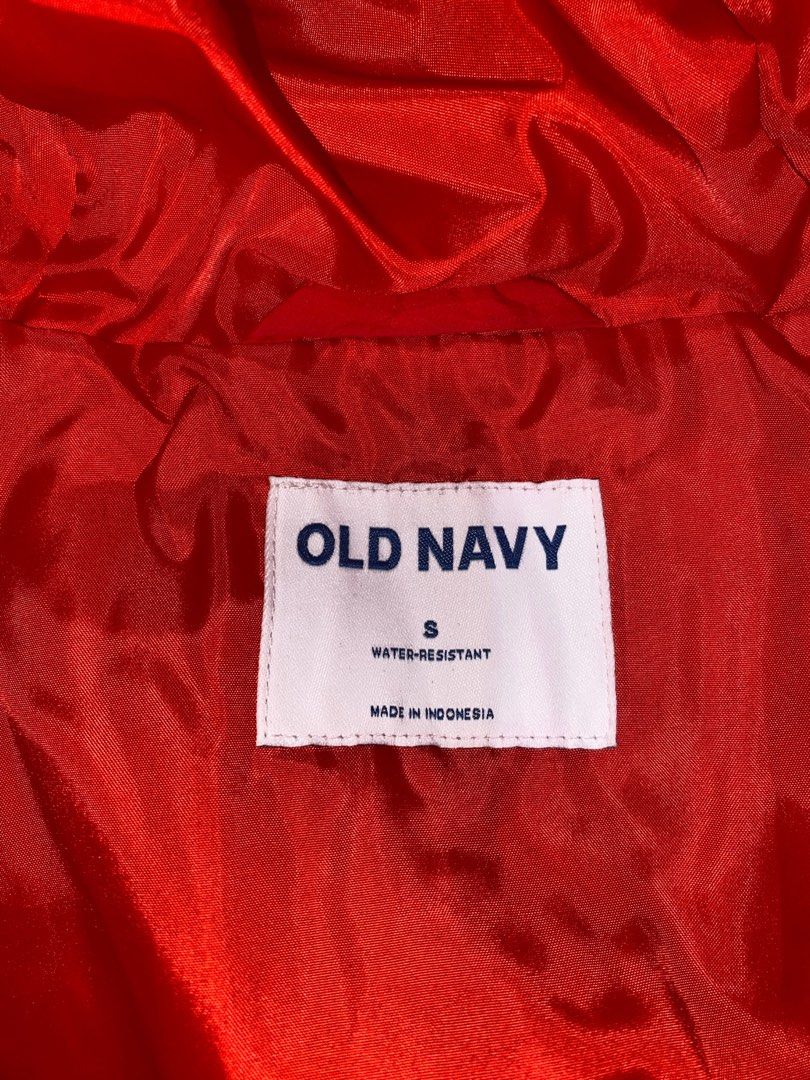 Old Navy Red Puffer Jacket (Category: Coats, Jackets and Outerwear) located in San Fernando. Submitted by happycattooo (Listing ID 1468566132, Image 3). Description: Old Navy Puffer Jacket .