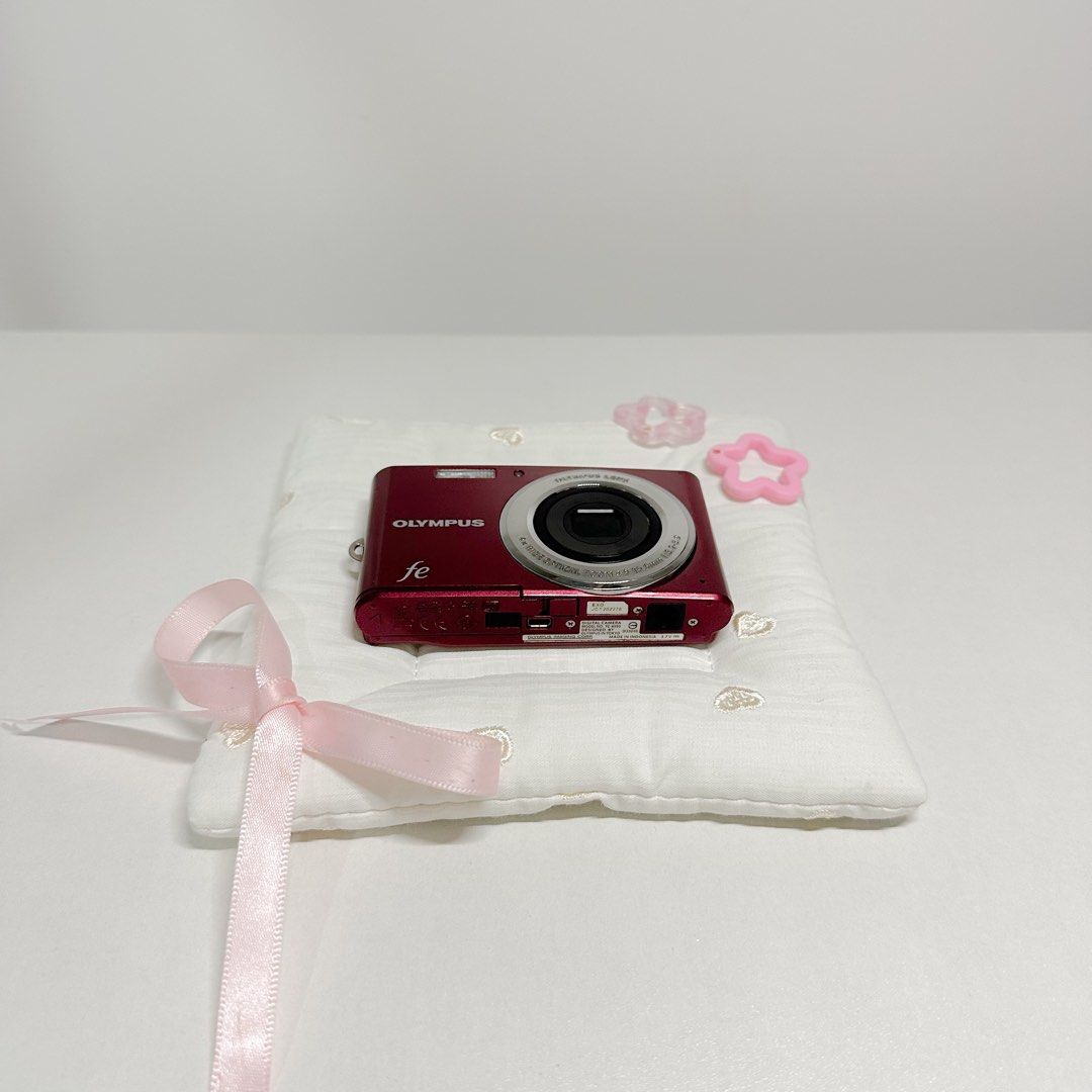 Olympus FE-4050 12 Megapixel Digital Camera Red/DIGICAM (Category: Cameras) located in Magalang. Submitted by nitch.digicams (Listing ID 1468590842, Image 2). Description: OLYMPUS FE 4050 NO FUNCTIONAL ISSUES❕ 12 megapixels CCD sensor 4x optical zoom Body cosmetics: 9.5/10 fully functional✨ 𝙞𝙣𝙘𝙡𝙪𝙨𝙞𝙤𝙣𝙨 : unit, battery, memory card, original charger and handstrap NOTE: - has minimal scratches shipping nationwide LOC: pampanga MOD: j&t MOP