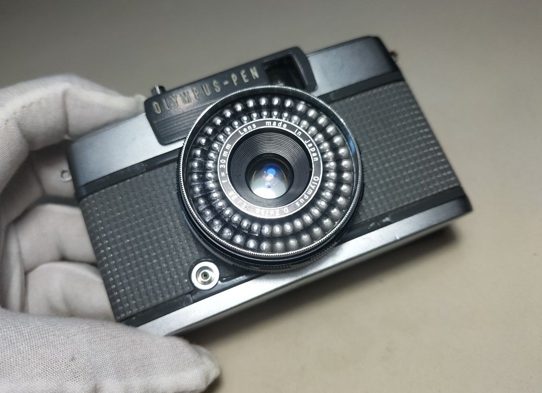 Olympus Pen EES-2 Half Frame Film Camera (Category: Announcements) located in Paranaque City. Submitted by zenfalcon.e8286d (Listing ID 1468508534, Image 3). Description: Ready to use... -Good working condition -Clad recently -Working light meter -Clean lens and VF -Exposure:Auto/Manual -Uses Zone focus -All functions are working -With lenscap and wrist strap - No need of battery Presentable.... .