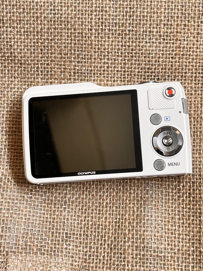 OLYMPUS VG-170 (Category: Cameras) located in Quezon City. Submitted by wancha23 (Listing ID 1468685495, Image 2). Description: 𝑶𝒍𝒚𝒎𝒑𝒖𝒔 𝑽𝑮-170 ₱4,499 •14 megapixel •5x optical wide body condition: 9.5/10 (good as new!) ISSUES❌ NO FUNCTIONAL ISSUES!! INCLUSIONS✨ •orig battery •with sd card •charger STRICTLY PAYMENT FIRST NO REFUND NO RETURN POLICY Loc📍: QC MOP: Gcash, Maribank, Maya MOD: Lalamove, jnt.