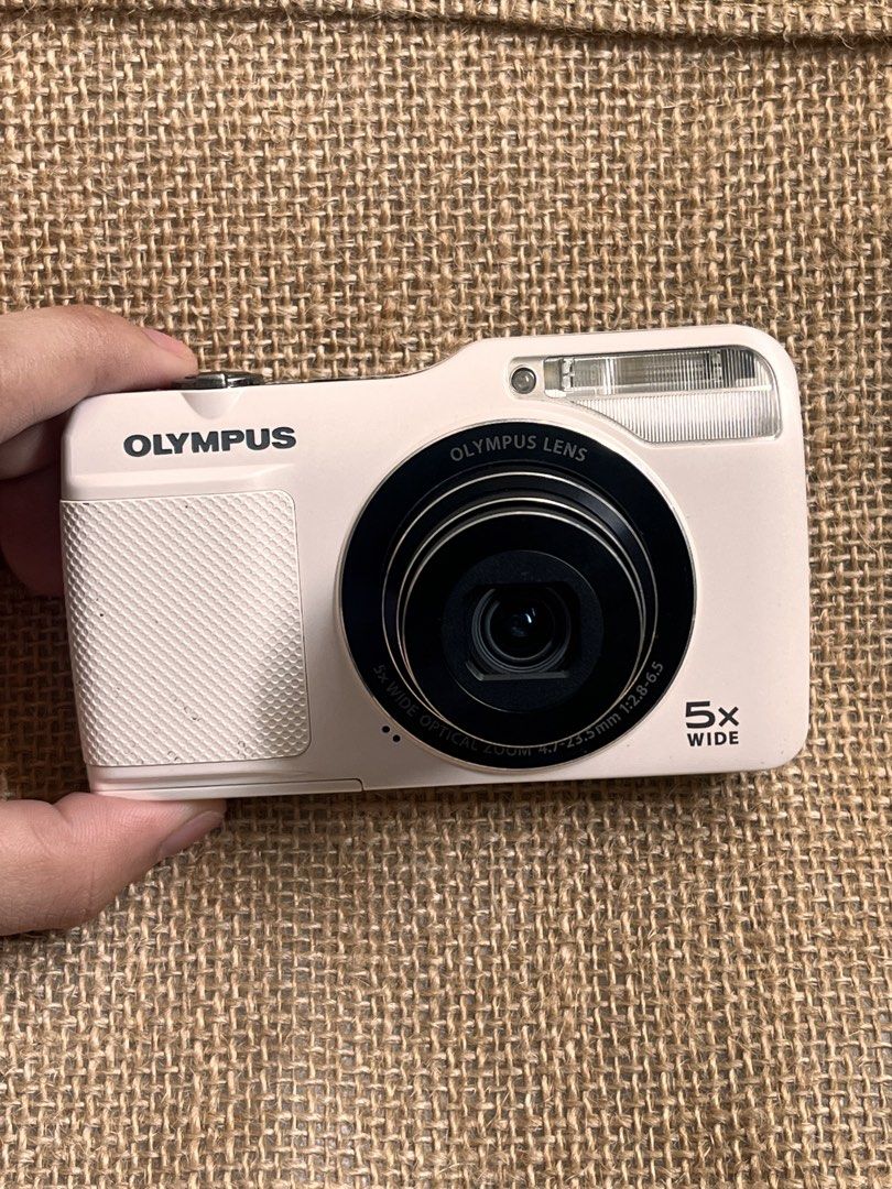 OLYMPUS VG-170 (Category: Cameras) located in Quezon City. Submitted by wancha23 (Listing ID 1468685495, Image 1). Description: 𝑶𝒍𝒚𝒎𝒑𝒖𝒔 𝑽𝑮-170 ₱4,499 •14 megapixel •5x optical wide body condition: 9.5/10 (good as new!) ISSUES❌ NO FUNCTIONAL ISSUES!! INCLUSIONS✨ •orig battery •with sd card •charger STRICTLY PAYMENT FIRST NO REFUND NO RETURN POLICY Loc📍: QC MOP: Gcash, Maribank, Maya MOD: Lalamove, jnt.