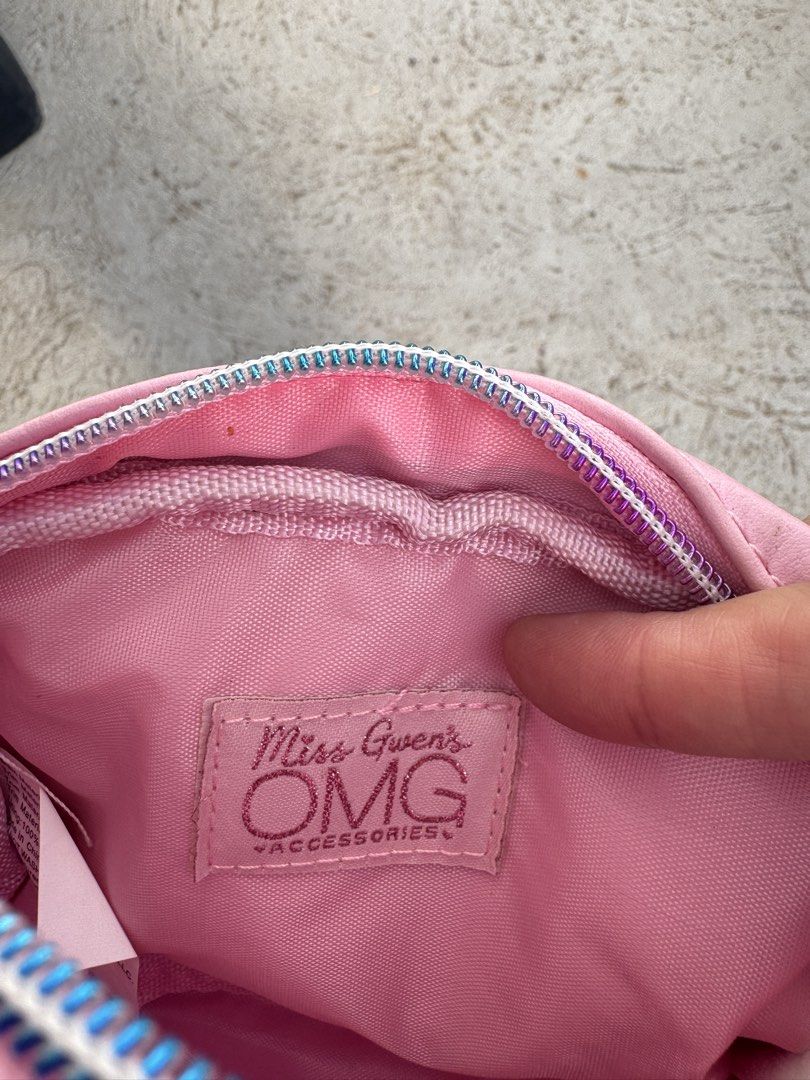 OMG Daisy Rainbow Glitter Crossbody (Category: Purses & Pouches) located in Quezon City. Submitted by younik_finds (Listing ID 1468502410, Image 2). Description: Unused stored only slightly negotiable Bought for 2,000 (us price).