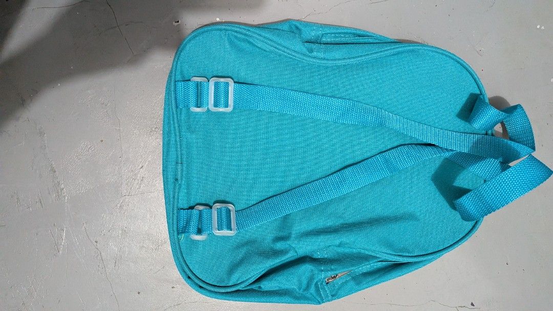 Oops 3D Bird Backpack Kids Bag (Category: Diaper Bags & Wetbags) located in Tanay. Submitted by misyelleysim (Listing ID 1468627816, Image 2). Description: - Brand: Oops - Design: Fun 3D colorful bird front - Color: Turquoise blue straps and back panel - Size: Approx. 12.6 x 9 x 4.3 inches (ideal for toddlers/preschoolers) - Condition: Clean inside and out, ready for use - Features: Main zipper compartment with clean inner lining and original tag