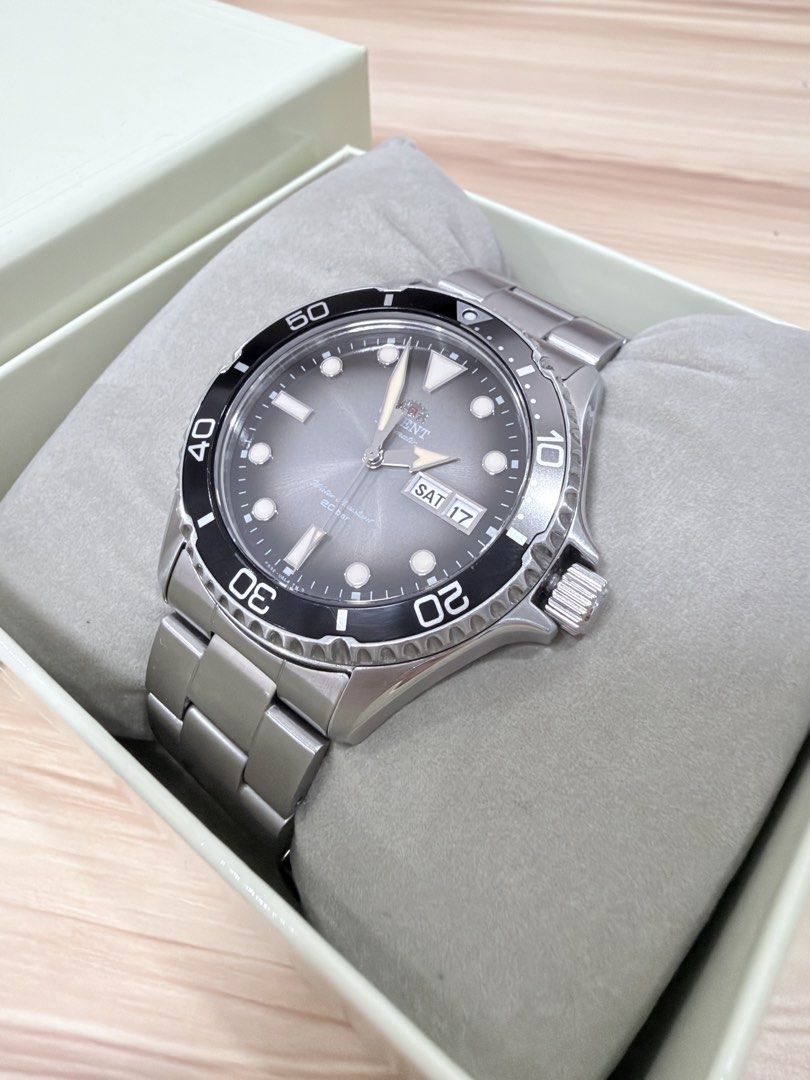 Orient Kamasu JDM Version (pre owned) (Category: Luxury Watches) located in Quezon City. Submitted by happyquailegg (Listing ID 1468568959, Image 1). Description: Orient Kamasu 2 -Ref. RA-AA0810N -pre owned in good condition -JDM Version -Automatic Watch -Gradient Black/Gray Dial -Day and Date -Sapphire Glass Crystal -41mm case diameter Complete Links, watch, box and paper ₱9,480 only Pick up Location: Alta Vista Homes, Reparo Road Caloocan City 
