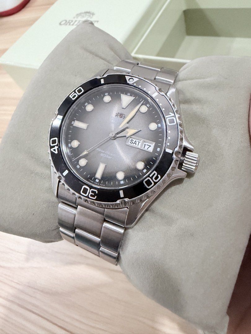 Orient Kamasu JDM Version (pre owned) (Category: Luxury Watches) located in Quezon City. Submitted by happyquailegg (Listing ID 1468568959, Image 3). Description: Orient Kamasu 2 -Ref. RA-AA0810N -pre owned in good condition -JDM Version -Automatic Watch -Gradient Black/Gray Dial -Day and Date -Sapphire Glass Crystal -41mm case diameter Complete Links, watch, box and paper ₱9,480 only Pick up Location: Alta Vista Homes, Reparo Road Caloocan City 
