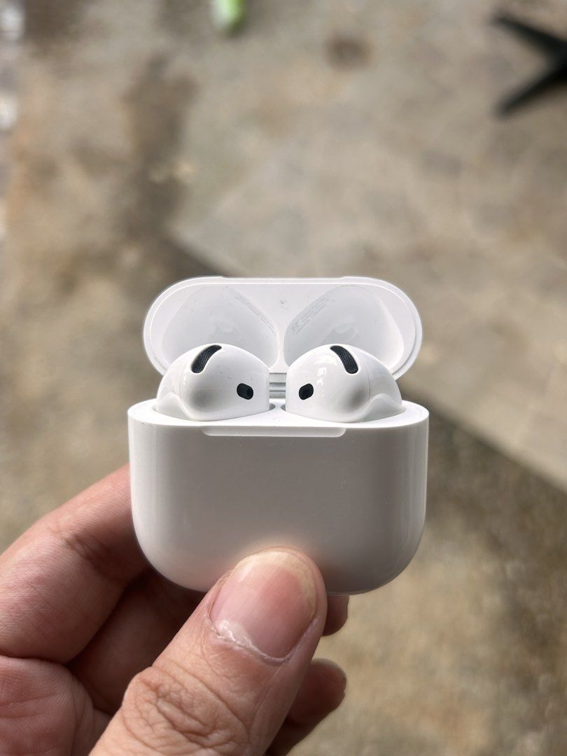 Original Apple Airpods 4 (Non ANC) (Category: Earphones) located in Manila. Submitted by Tjuan13 (Listing ID 1468547846, Image 1). Description: Try Secondhand Original Apple Airpods 4 (Non ANC) for only Php 4700 -100% Original -Free Usb C cable -Free Silicon Case -Smoothness 96% Front & 97% Back -Good battery life -Matagal Malowbat, Mabilis magcharge -Good quality -Crisp Button -Actual Photo -Ready to use -No Box -No swap -Free Shipping via Lalam