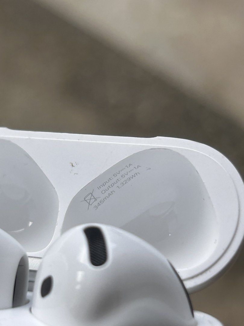 Original Apple Airpods 4 (Non ANC) (Category: Earphones) located in Manila. Submitted by Tjuan13 (Listing ID 1468547846, Image 2). Description: Try Secondhand Original Apple Airpods 4 (Non ANC) for only Php 4700 -100% Original -Free Usb C cable -Free Silicon Case -Smoothness 96% Front & 97% Back -Good battery life -Matagal Malowbat, Mabilis magcharge -Good quality -Crisp Button -Actual Photo -Ready to use -No Box -No swap -Free Shipping via Lalam