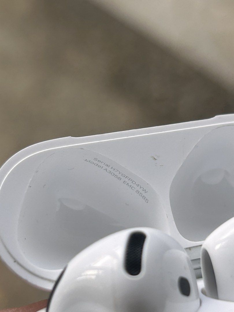 Original Apple Airpods 4 (Non ANC) (Category: Earphones) located in Manila. Submitted by Tjuan13 (Listing ID 1468547846, Image 3). Description: Try Secondhand Original Apple Airpods 4 (Non ANC) for only Php 4700 -100% Original -Free Usb C cable -Free Silicon Case -Smoothness 96% Front & 97% Back -Good battery life -Matagal Malowbat, Mabilis magcharge -Good quality -Crisp Button -Actual Photo -Ready to use -No Box -No swap -Free Shipping via Lalam