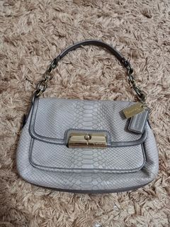 (Category: ) located in . Submitted by fashionluxury058 (Listing ID 1468662570, Image 1). Description: .