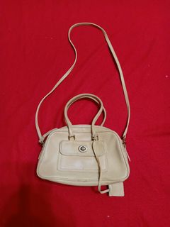 (Category: ) located in . Submitted by fashionluxury058 (Listing ID 1468659663, Image 1). Description: .
